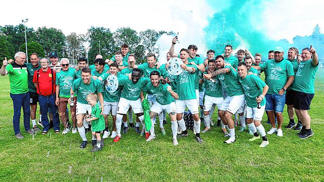 Bild : Jubel in Allmendshofen &ndash; DJK Donaueschingen ist Landesliga-Meister &ndash; mit Videos!