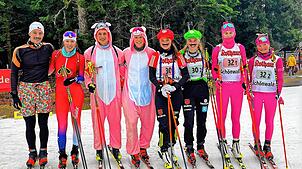 Für die Großen ist es ein Spaßwettbewerb zum Abschluss: Chillende Chilenen, Hoppel und Moppel, Mario und Luigi sowie die Pink Girls ...