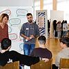 In der Aula des Hegau-Gymnasiums informieren Fachkräfte (im Bild Carina Frank und Fabian Jacobi) an fünf Stationen Jugendliche über ...