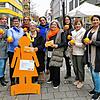 Engagierte Frauen in Singen machen auf den internationalen Tag gegen Gewalt an Frauen aufmerksam (von links): Carina Meyer, Petra ...