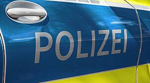 Ein Einsatzwagen der Polizei (Symbolbild). Unbekannte haben in Hohentengen-Lienheim ein Solarpanel herausgerissen und mitgenommen.