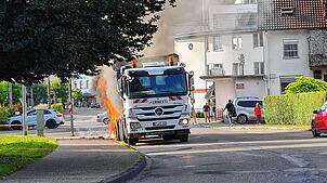 Am Donnerstagabend gegen 19 Uhr hat ein LKW in Tiengen Feuer gefangen. Polizei und Feuerwehr waren innerhalb von wenigen Minuten zur ...