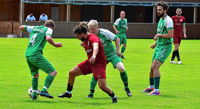 Bild 30: SV Waldhaus II gewinnt Kellerduell gegen DTFV Bad Säckingen mit 2:1 – und wir haben Fotos!