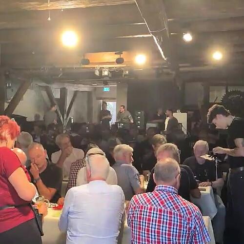 hox Gulaschessen Junggesellen Lieder singen