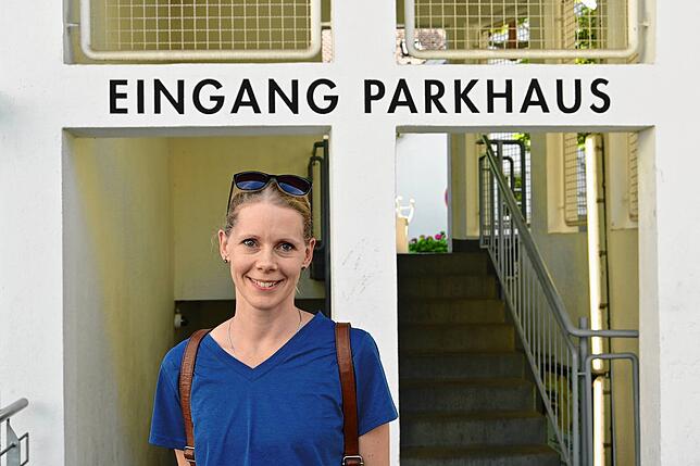 Anja Amoroso hat ihr Auto im Parkhaus Post abgestellt, um mit ihrer Tochter an der Promenade zu spazieren.