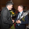 Gratulieren: Auch Landrat Martin Kistler (links) gratulierte dem neuen Bürgermeister von Höchenschwand Sebastian Stiegeler (rechts).