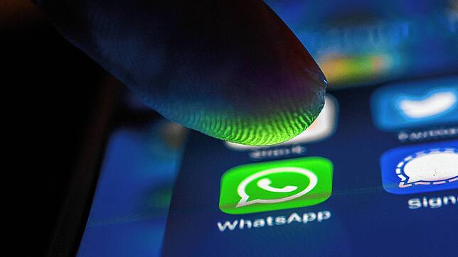 (Symbolbild) Ein Mann aus Litzelstetten ist Opfer von Whatsapp-Betrügern geworden.