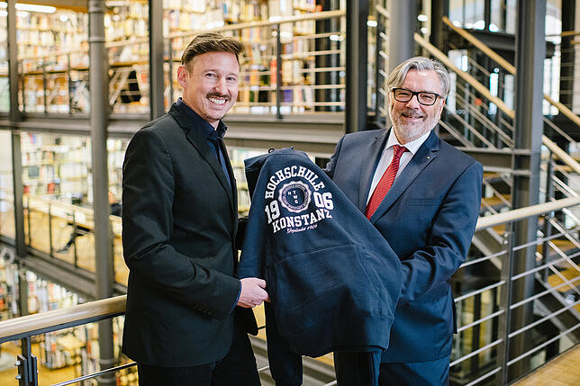 Professor Markus Rhomberg, gewählter Präsident der HTWG Konstanz (links) und Hochschulratsvorsitzender Stefan Keh kurz nach der Wahl am ...