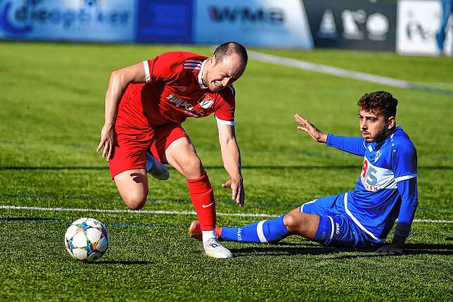 Bild 32: Spitzenreiter FC Erzingen setzt sich mit 5:0 beim FC RW Weilheim durch &ndash; und wir haben die Bilder!