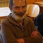„Ich habe keinen Kontakt zu meiner Familie, weil sie Angst haben, ich würde ihnen auf der Tasche liegen.“Hans, lebt im Haus ...