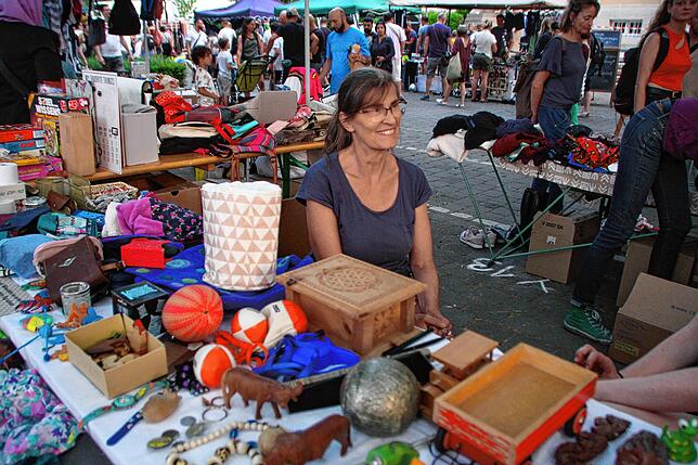 Bild 24: Run auf den großen Flohmarkt mit mehr als 1000 Ständen in Konstanz