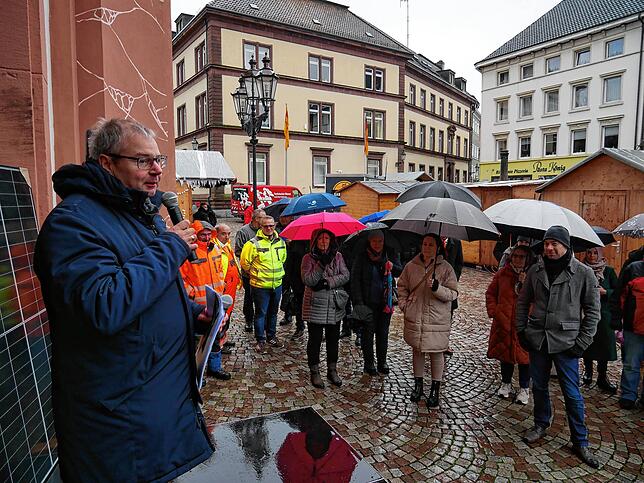 Bürgermeister Alexander Guhl eröffnete den Weihnachtsmarkt.