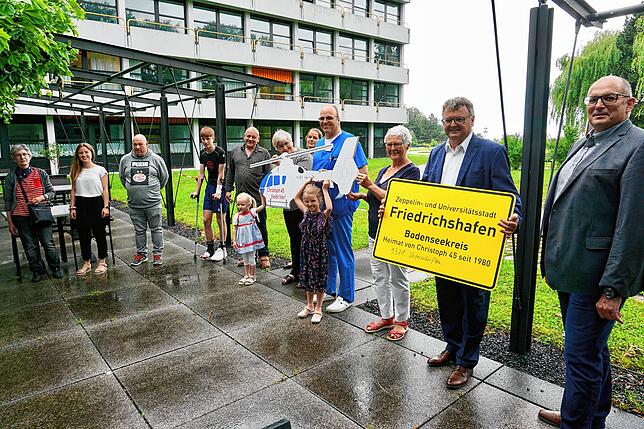 Sie alle haben für den Erhalt des Rettungshubschrauber-Standorts in Friedrichshafen Stimmen gesammelt oder sich dafür eingesetzt (von ...