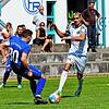 Der Villinger Neuzugang Maxime Foulon versucht, dem Radolfzeller Moritz Hlavaceck den Ball abzunehmen. Foulon war beim 6:0-Sieg der ...