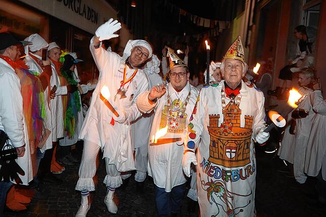 Vorne (von links): OB Uli Burchardt mit Mario Böhler und Heinz Maser von der Niederburg.