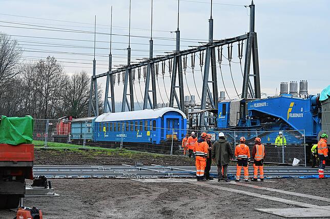 Bild 13: 300 Tonnen schwerer Trafo-Transport – Das sind die Bilder!