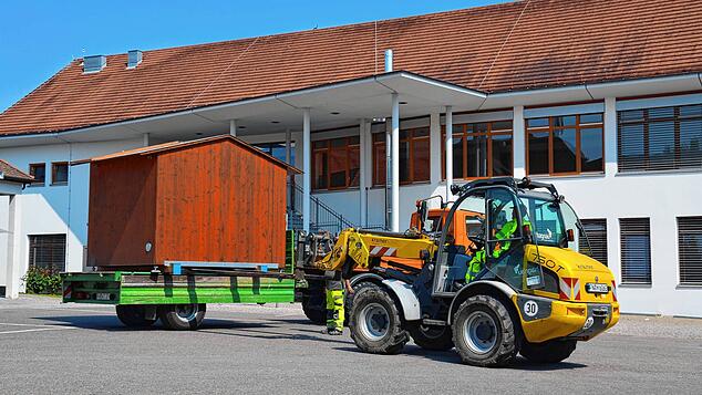 Der Bauhof transportiert die Hütten an ihre Standorte. In diesen werden Handwerk und Kulinarisches angeboten. Sie sind während des ...