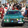 Schreiten im angemessenen Oldtimer zum Traualtar: Die neue Narreneltern in Engen.