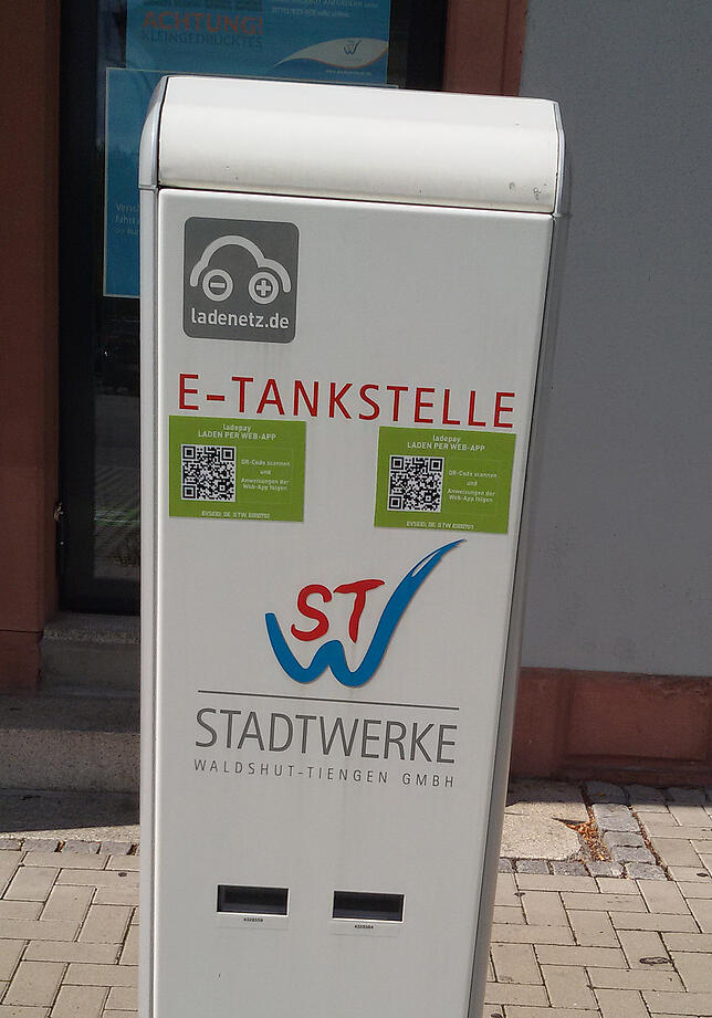 Mit dem Smartphone mit QR-Code erhalten Fahrer eines Elektroautos Zugriff auf die Ladestationen der Stadtwerke Waldshut-Tiengen.