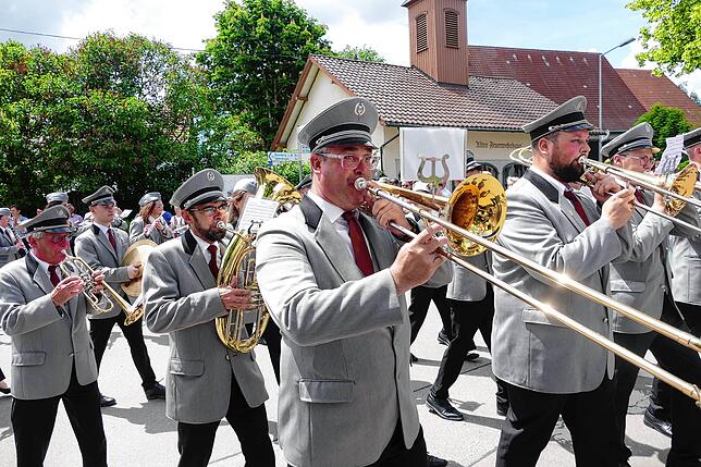 Bild 18: Jubiläumsumzug zum 175. Geburtstag der Musikkapelle Mundelfingen krönt vier stimmungsvolle Tage.