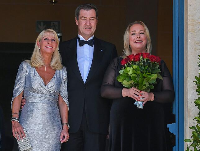 Bild 9: Auch die Kanzlerin zeigt sich hier wieder: Die schönsten Bilder vom roten Teppich von Bayreuth