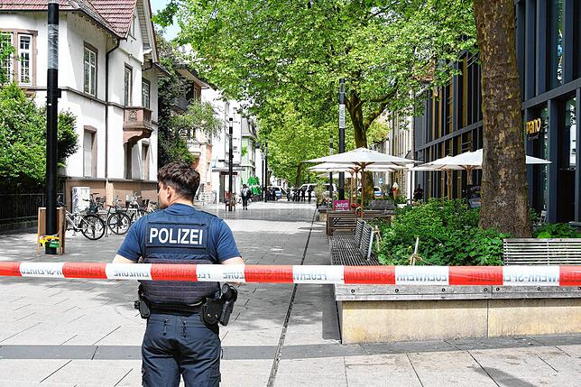 Weil lange nicht klar, wie gefährlich die Lage ist, wurde die Singener Innenstadt teilweise abgesperrt.