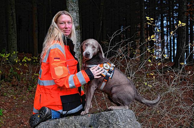 Die Leiterin des Kreistierheims, Nadine Vögel, mit ihrem Hund Pepper.