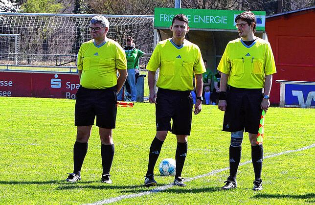 Bild 2: FC Überlingen besiegt DJK Donaueschingen mit 2:1. Wir waren mit der Kamera dabei!