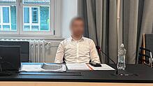 Ein 26-Jähriger sitzt vor dem Landgericht Ravensburg auf der Anklagebank. Dem Mann wurde unter anderem Genitalverstümmlung vorgeworfen.