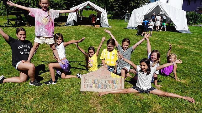 Akrobatik, Tanz und Zauberkunststückchen studieren die Kinder der neu gegründeten Zirkusschule Bärenhausen ein. Ihre Vorstellung ...