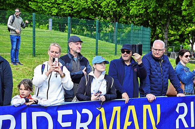 Bild 9: Ehemalige Rad-Elite schwingt sich in den Sattel