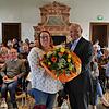 Dirk Gaerte, Vorsitzender des Freundeskreises, heißt das 250. Mitglied des Vereins, Yvonne Knie aus Ludwigsburg, willkommen.