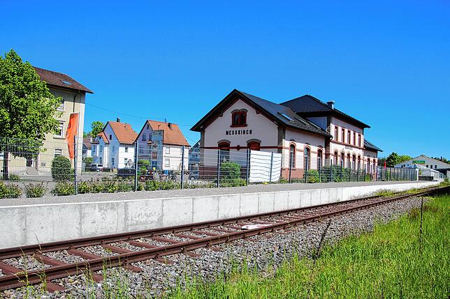 Der Bauhof hat in Meßkirch den Bahnzustieg bereits für die Fahrgäste vorbereitet.