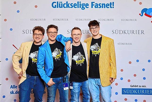 Bild 16: Bilder der SWR-Fasnacht: Narren glänzen vor der SÜDKURIER-VIP-Wand im Konzil