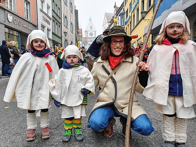 Bild 7: So viele Mäschgerle gab&lsquo;s beim Kindergartenumzug noch nie