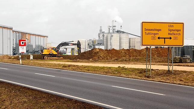 Der Meßkircher Industriepark soll mit einem Kreisel an die Bundesstraße 313 angeschlossen werden. Bild: Manfred Dieterle-Jöchle