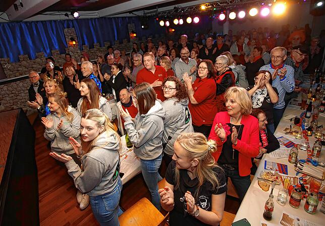 König Marco überlegt, ob er das Bodenseeforum erobern soll, denn der Andrang auf die Fürstenburg ist sehr groß. 160 begeisterte ...