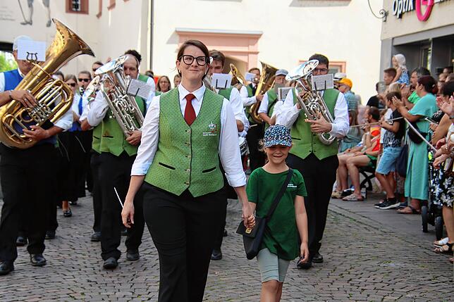 Bild 6: Waldshuter Chilbi 2025: So viel Freude macht der Festumzug in der Kaiserstraße - die schönsten Bilder