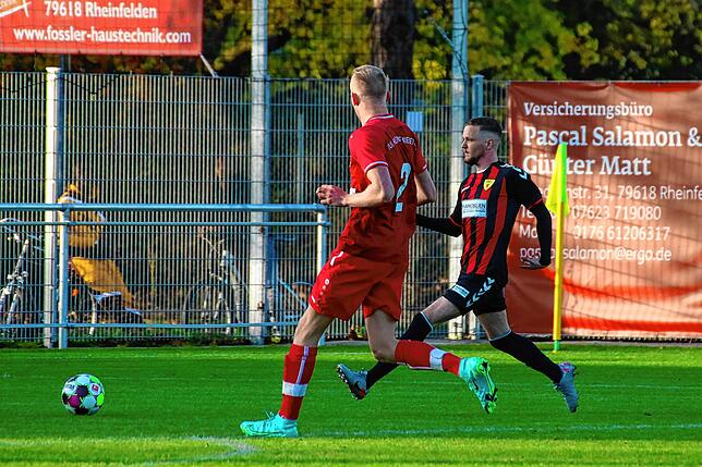 Bild 25: TuS Kleines Wiesental sichert sich ein 2:2 beim Tabellenführer FSV Rheinfelden II &ndash; wird haben die Bilder!