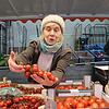 Ihr Gesicht gehört seit über 40 Jahren zum Handel in Überlingen: Pina de Sanctis auf dem Wochenmarkt auf der Hofstatt. Die Italienerin ...