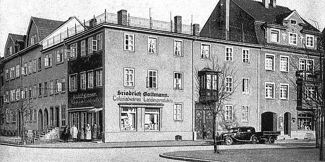 Hier ist deutlich zu erkennen, woher der Gottmannplatz seinen Namen hat: Friedrich Gottmann verkaufte dort „Colonialwaren und ...