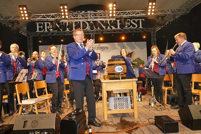 Die Brauereikapelle mit Dirigent Matthias Mayer an der Front ist beim Auftakt des Kreiserntedankfestes in Mundelfingen einer der ...