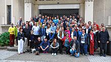 Regelmäßig weilen Dogerner Besuchergruppe (hier mit den Gastgebern) in der französischen Partnergemeinde Le Grand Lemps.