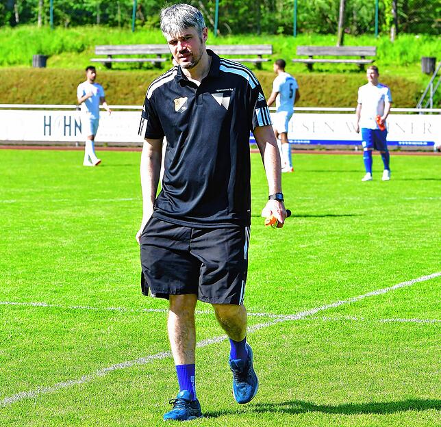 Schwere Aufgabe: Sportchef Norbert Schneider hat die U23 des SV 08 Laufenburg beim 1:3 gegen den FC Schönau betreut und muss nach der ...