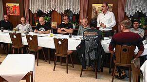 Bei der Hauptversammlung der Forstbetriebsgemeinschaft Tennenbronn (von links): Thomas Weißer, Gerhard Moosmann, Stefan Allgeier, Klaus ...