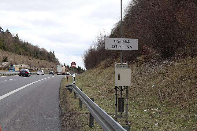 Der höchste Punkt im Zuständigkeitsbereich der Autobahnmeisterei Engen ist der Hegaublick. Hier kann es schon Schnee haben, wenn einige ...
