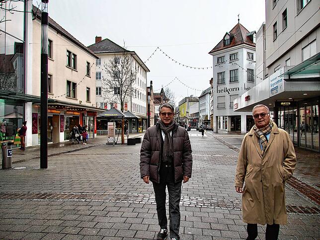 Nach den Weihnachtsfeiertagen sind die Fußgängerzonen normalerweise voll mit Menschen. Wegen der Corona-Pandemie ist das in diesem Jahr ...