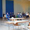Etliche Zuschauer verfolgen in der Hohenzollernhalle die Ausführungen zur geplanten Ansiedlung eines Rewe-Marktes in der Heuberggemeinde.