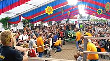 Wenn beim Sommerfest der Feuerwehrkapelle der Handwerker-Wettkampf auf dem Programm steht, ist gute Stimmung beim Publikum garantiert.