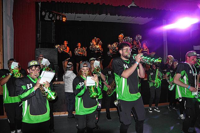 Bild 31: Hugeloh Ball 2025: Diese Bilder zeigen die beste Stimmung in der Mehrzweckhalle